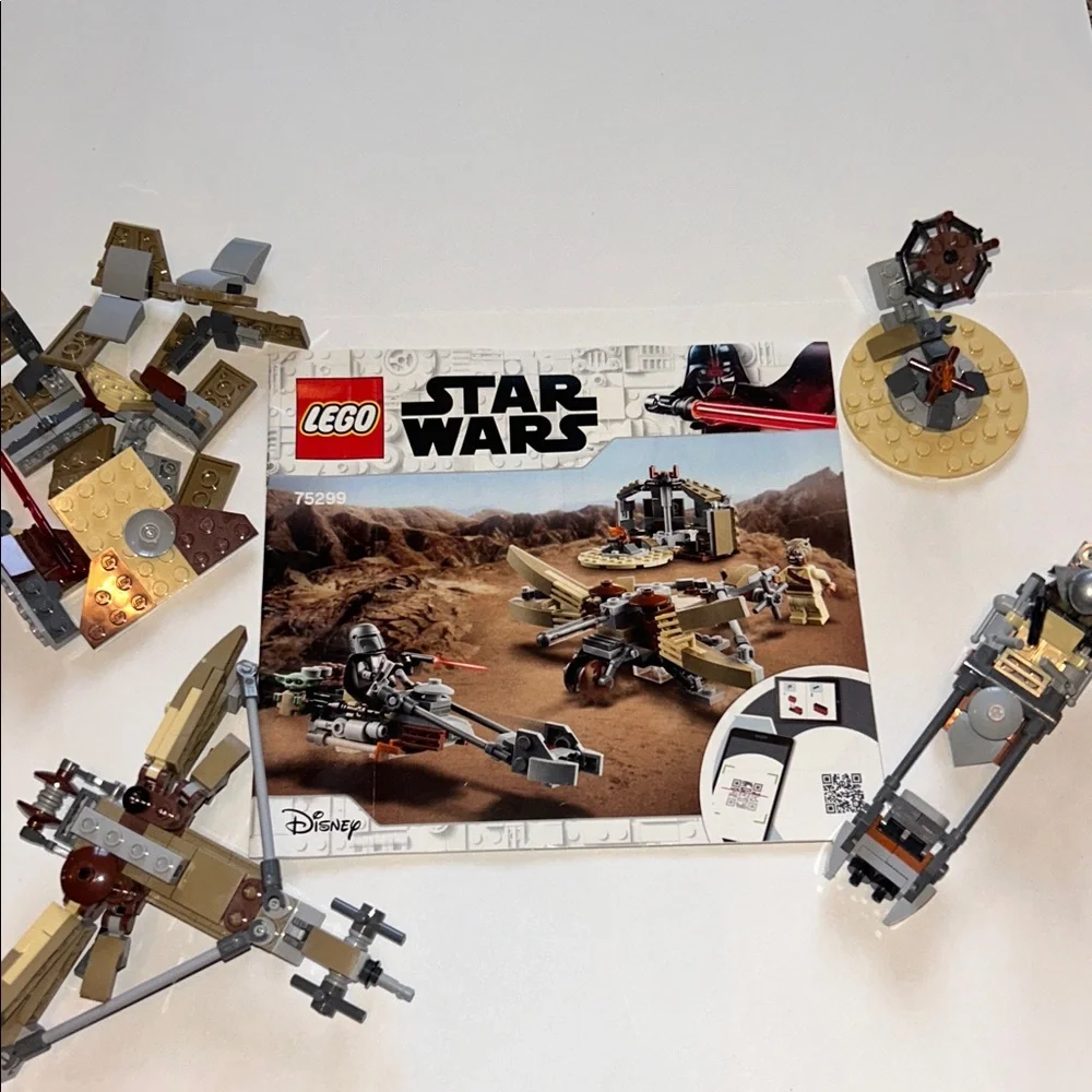 LEGO Star Wars Trouble on Tatooine Set #75299 Built set. Missing pieces. No box.